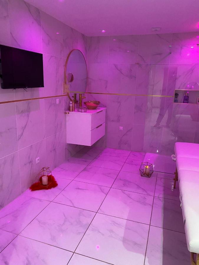 Apartment Romantique Avec Jaccuzy A La Gare De *