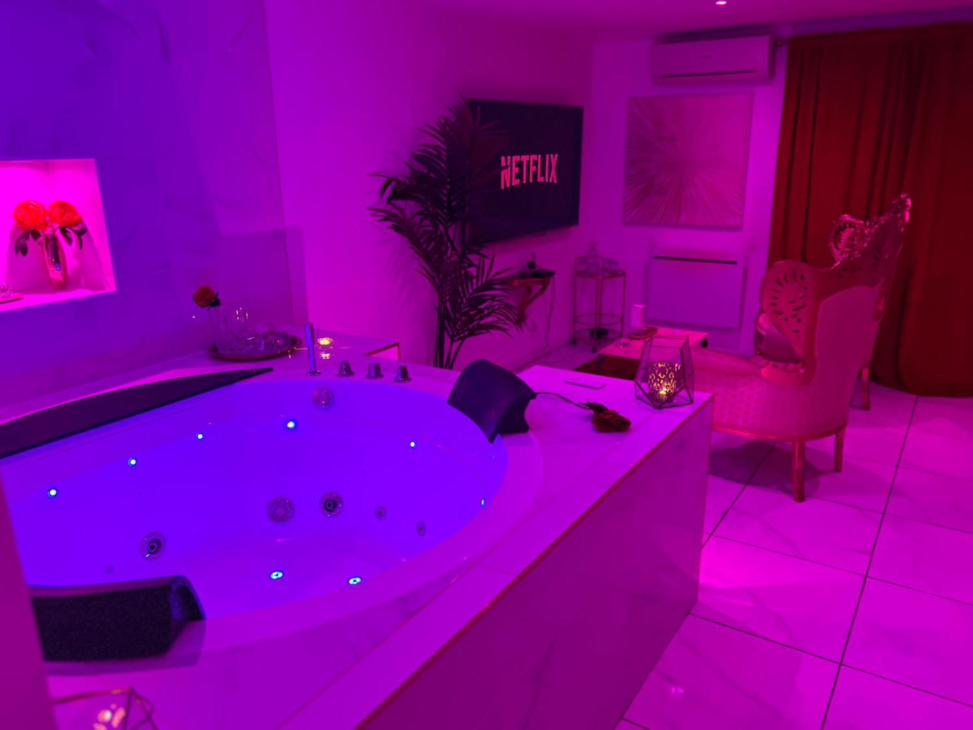 Romantique Avec Jaccuzy A La Gare De Apartment Montpellier
