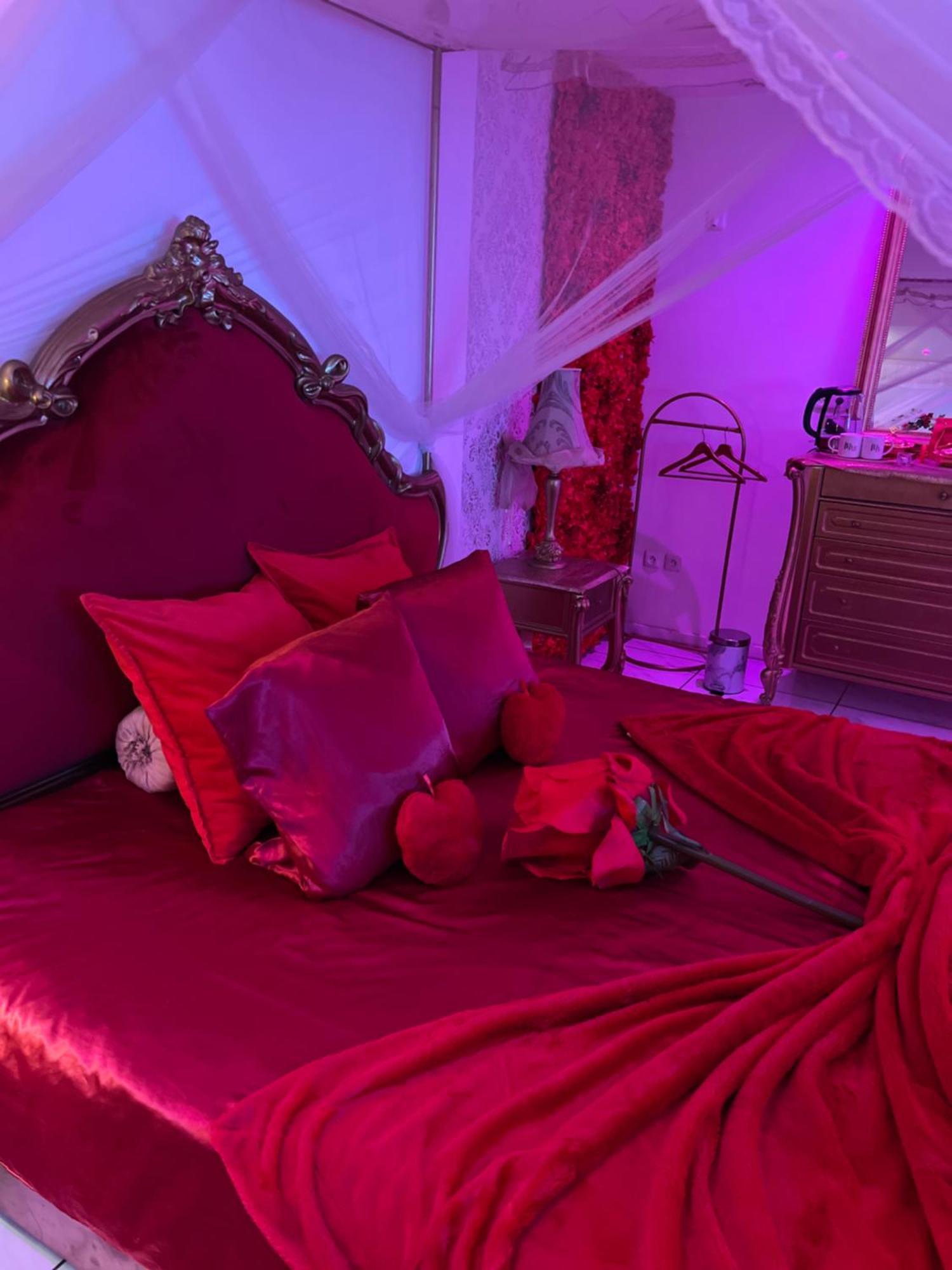 Apartment Romantique Avec Jaccuzy A La Gare De