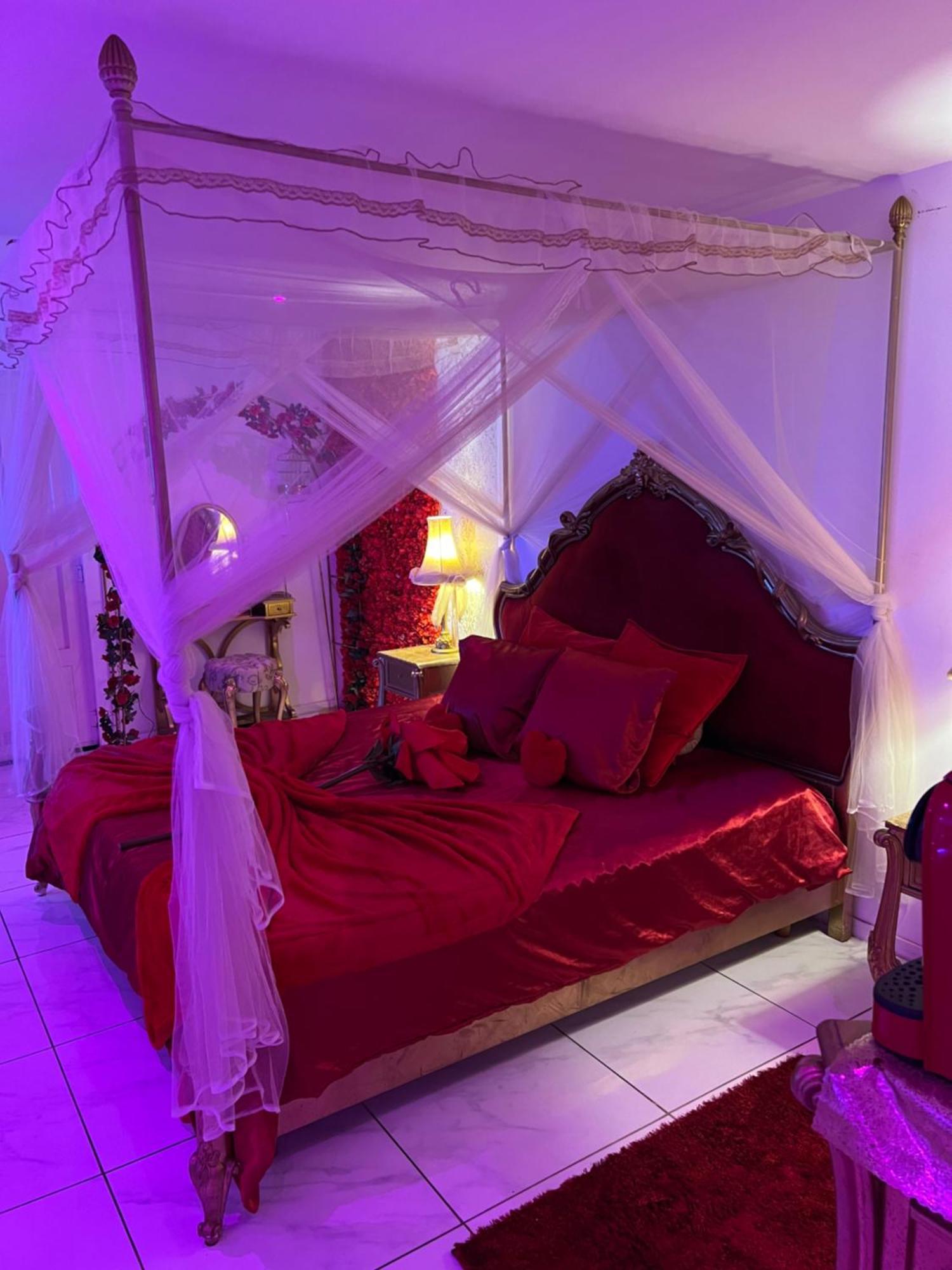 Apartment Romantique Avec Jaccuzy A La Gare De Montpellier