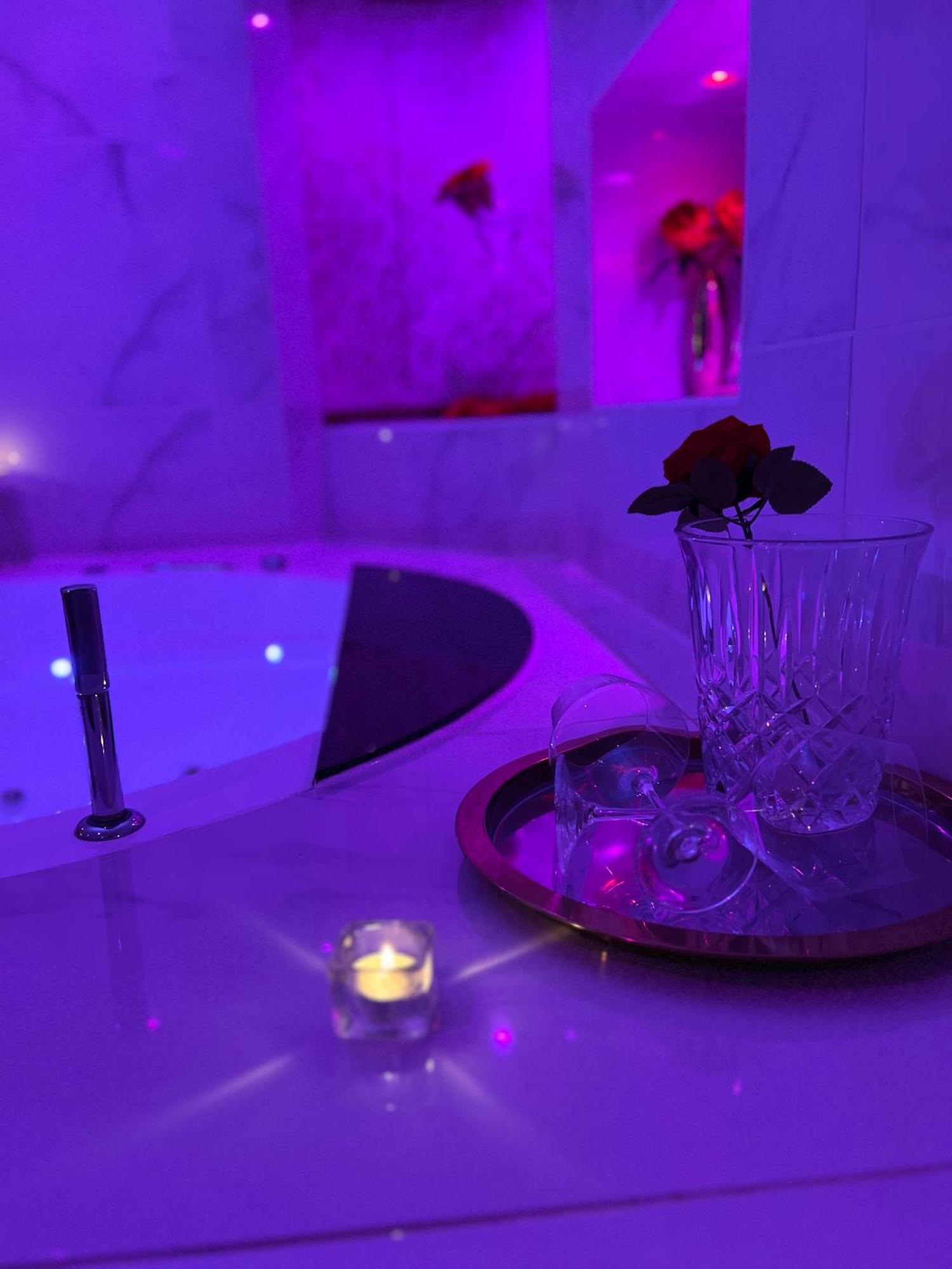 Romantique Avec Jaccuzy A La Gare De Apartment *